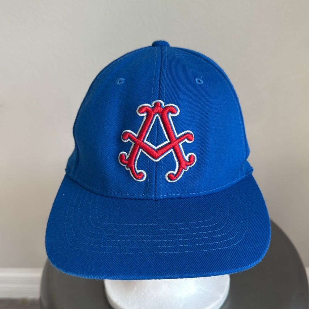 Akademiks Jeanius Level  mens blue& red hat